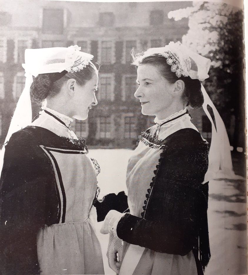 Frauen in Tracht