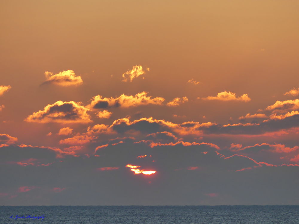 Die Sonne hinter den Wolken