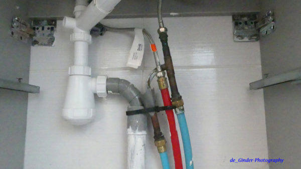 Unterteil alte Waschbeckenarmatur 