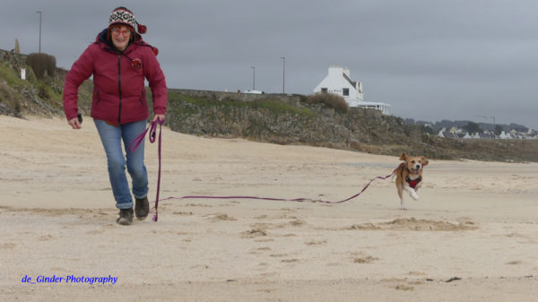 Inge und Mahé am Plage von Trescadec